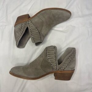 Vince Camuto Vc Pevista booties size 7